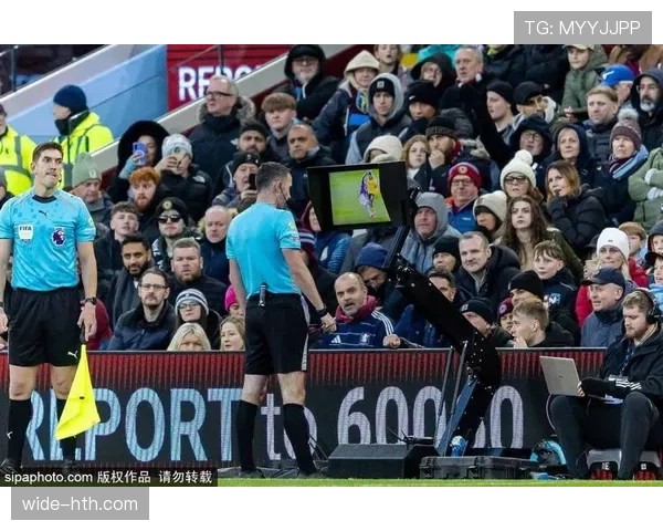 英超新星伯吉斯闪耀赛场,出色表现引多方关注 英超新星伯吉斯闪耀赛场,出色表现引多方关注