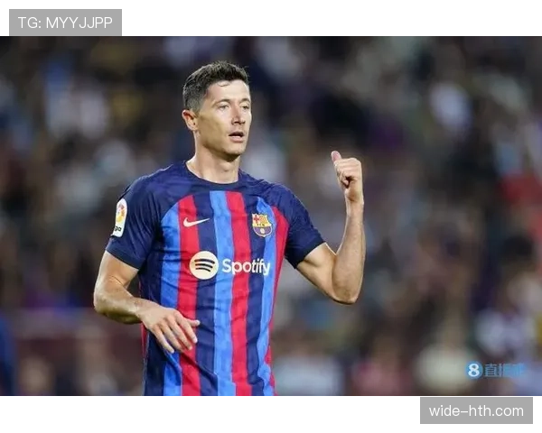 莱万多夫斯基帽子戏法集锦：本赛季状态回暖表现稳健